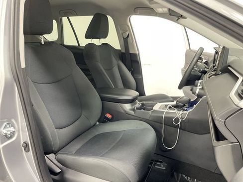 Used 2021 Toyota RAV4 LE w/ Carpet Mat Package (TMS) AWD/4WD image 29