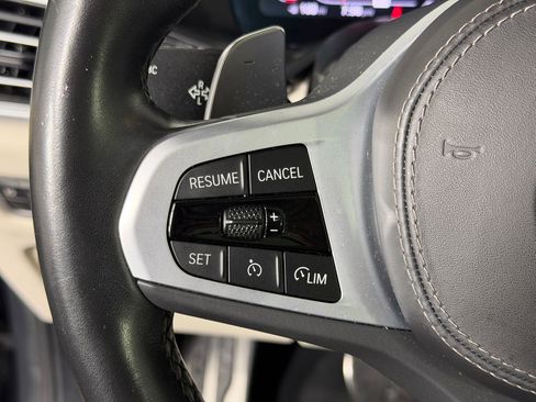 Used 2022 BMW X7 xDrive40i w/ M Sport Package AWD/4WD image 16