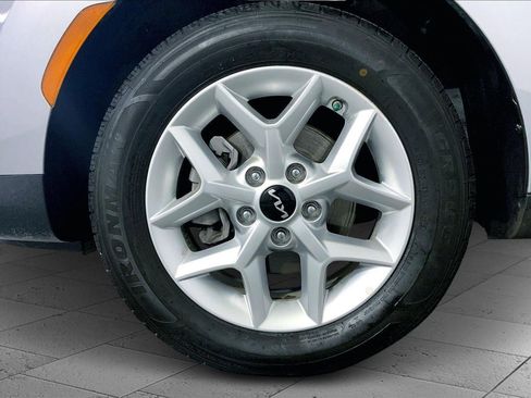 Used 2025 Kia Soul LX image 9