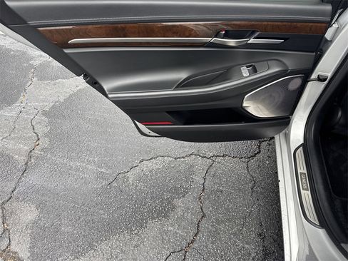 Used 2019 Genesis G90 3.3T Premium image 21