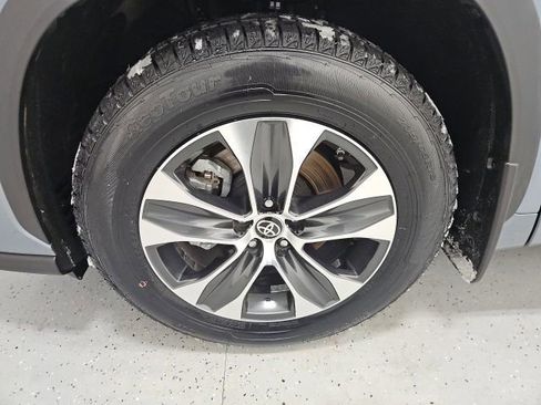 Certified 2022 Toyota Highlander XLE image 10