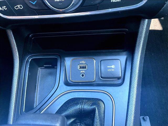 Used 2019 Jeep Cherokee Latitude Plus w/ Comfort/Convenience Group FWD image 23
