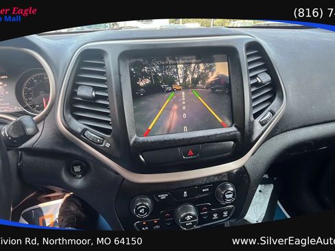 Used 2017 Jeep Cherokee Limited AWD/4WD image 14