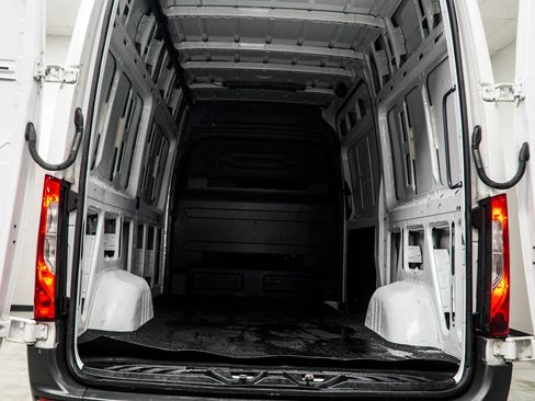 Used 2022 Mercedes-Benz Sprinter 2500 image 15