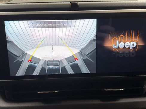 Used 2025 Jeep Wrangler Unlimited Sahara w/ Safety Group image 22