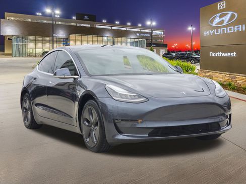 Used 2020 Tesla Model 3 Standard Range Plus image 3