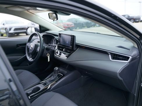 Used 2022 Toyota Corolla LE image 21