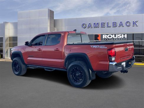 Used 2017 Toyota Tacoma TRD Off-Road image 3