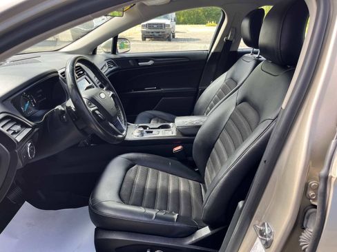 Used 2018 Ford Fusion SE w/ Equipment Group 201A image 18