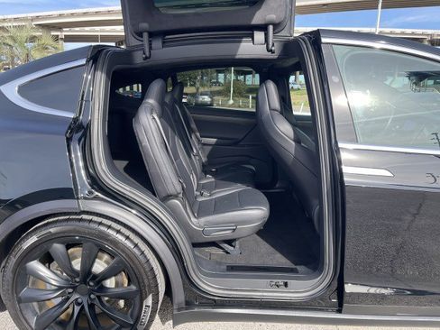 Used 2018 Tesla Model X 100D image 50