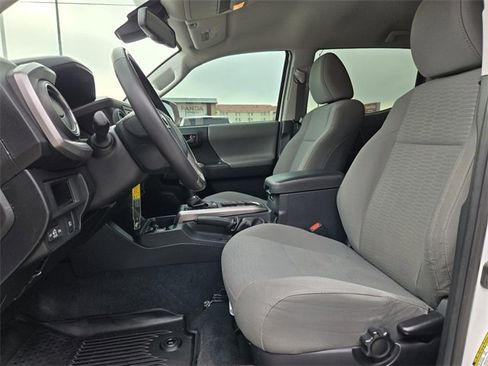 Used 2018 Toyota Tacoma SR5 image 3