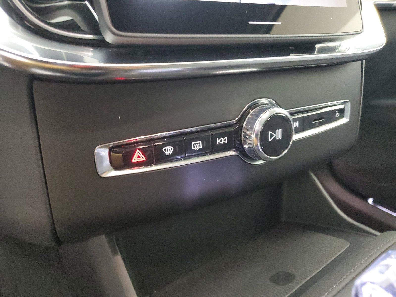 Certified 2026 Volvo XC90 B6 Plus AWD/4WD image 31