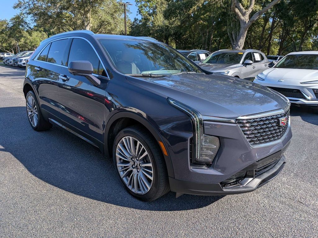 Used 2025 Cadillac XT4 Premium Luxury FWD image 9