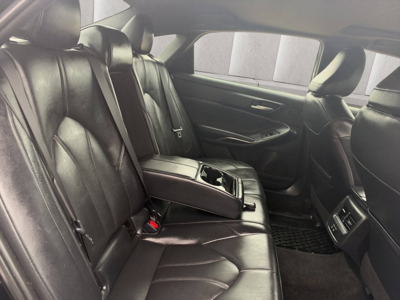 Used 2019 Toyota Avalon XLE w/ Moonroof Package FWD image 17