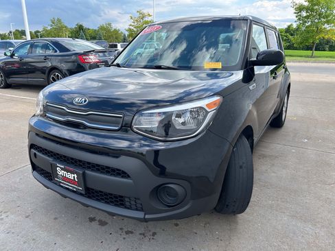 Used 2018 Kia Soul w/ Convenience Package FWD image 3