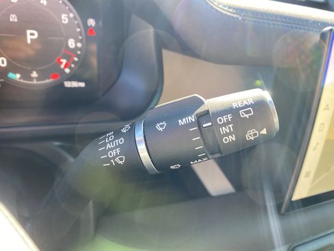 Used 2023 Land Rover Defender 130 X-Dynamic SE image 34