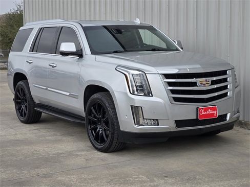Used 2017 Cadillac Escalade Luxury image 6