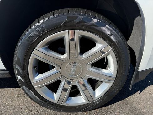 Used 2016 Cadillac Escalade Premium image 13