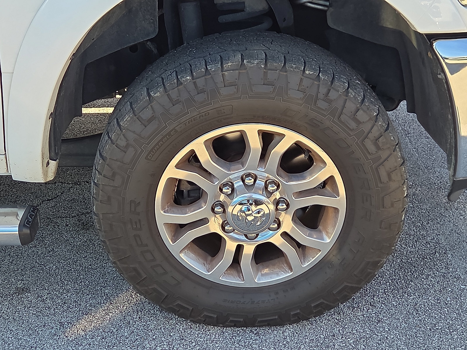 Used 2018 RAM 2500 Laramie AWD/4WD image 2