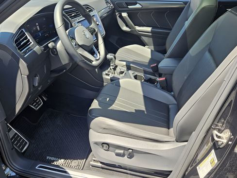 Used 2023 Volkswagen Tiguan SE R-Line FWD image 12