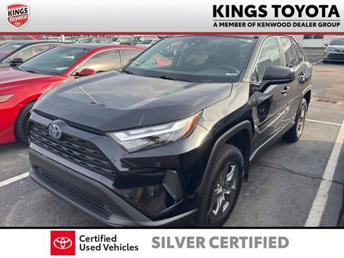 Used 2024 Toyota RAV4 LE image 4