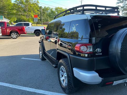 Used 2014 Toyota FJ Cruiser 4WD w/ Upgrade Package image 6