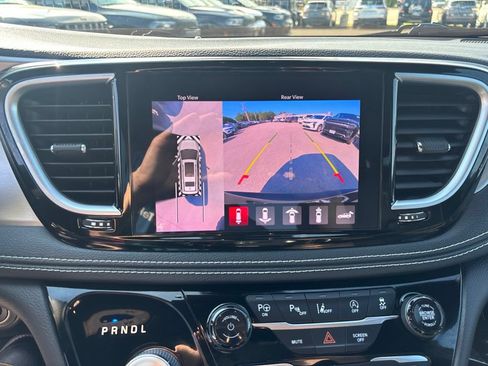 Certified 2022 Chrysler Pacifica Limited w/ S Appearance Package FWD image 17