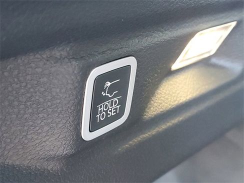 New 2025 Jeep Grand Cherokee L Altitude image 9