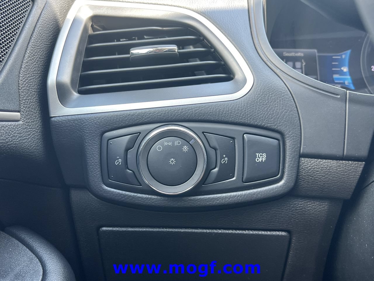Used 2024 Ford Edge SEL AWD/4WD image 16