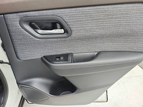 Used 2023 Nissan Rogue SV AWD/4WD image 36