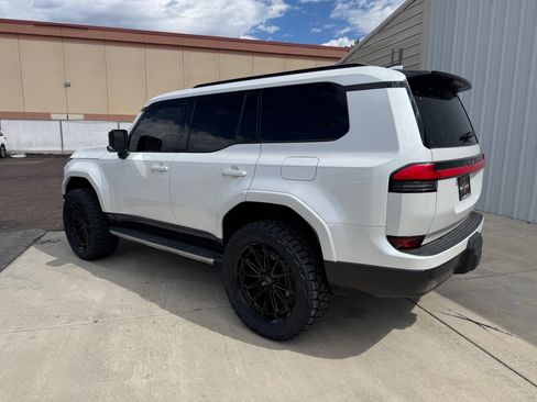 Used 2025 Lexus GX 550 w/ Accessory Package (2T) AWD/4WD image 3