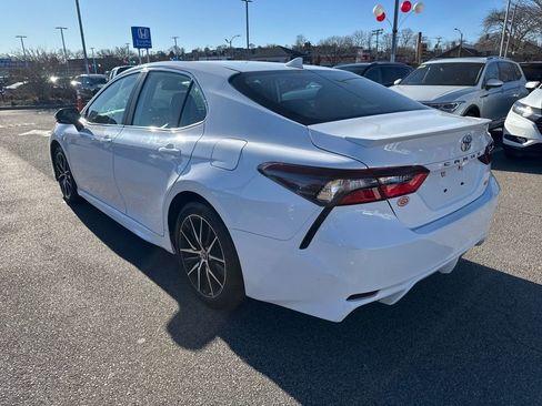 Used 2021 Toyota Camry SE image 5