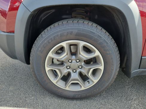 Used 2020 Jeep Cherokee Trailhawk w/ Cold Weather Group image 26