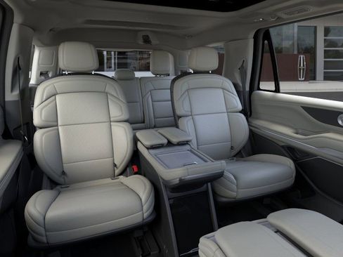 New 2026 Lincoln Navigator Reserve AWD/4WD image 11