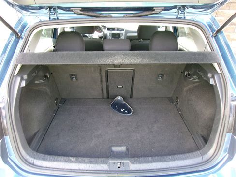 Used 2017 Volkswagen Golf SE image 12