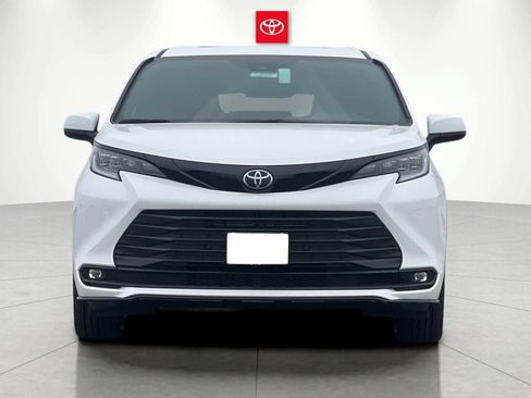 New 2026 Toyota Sienna XLE Woodland Edition AWD/4WD image 7