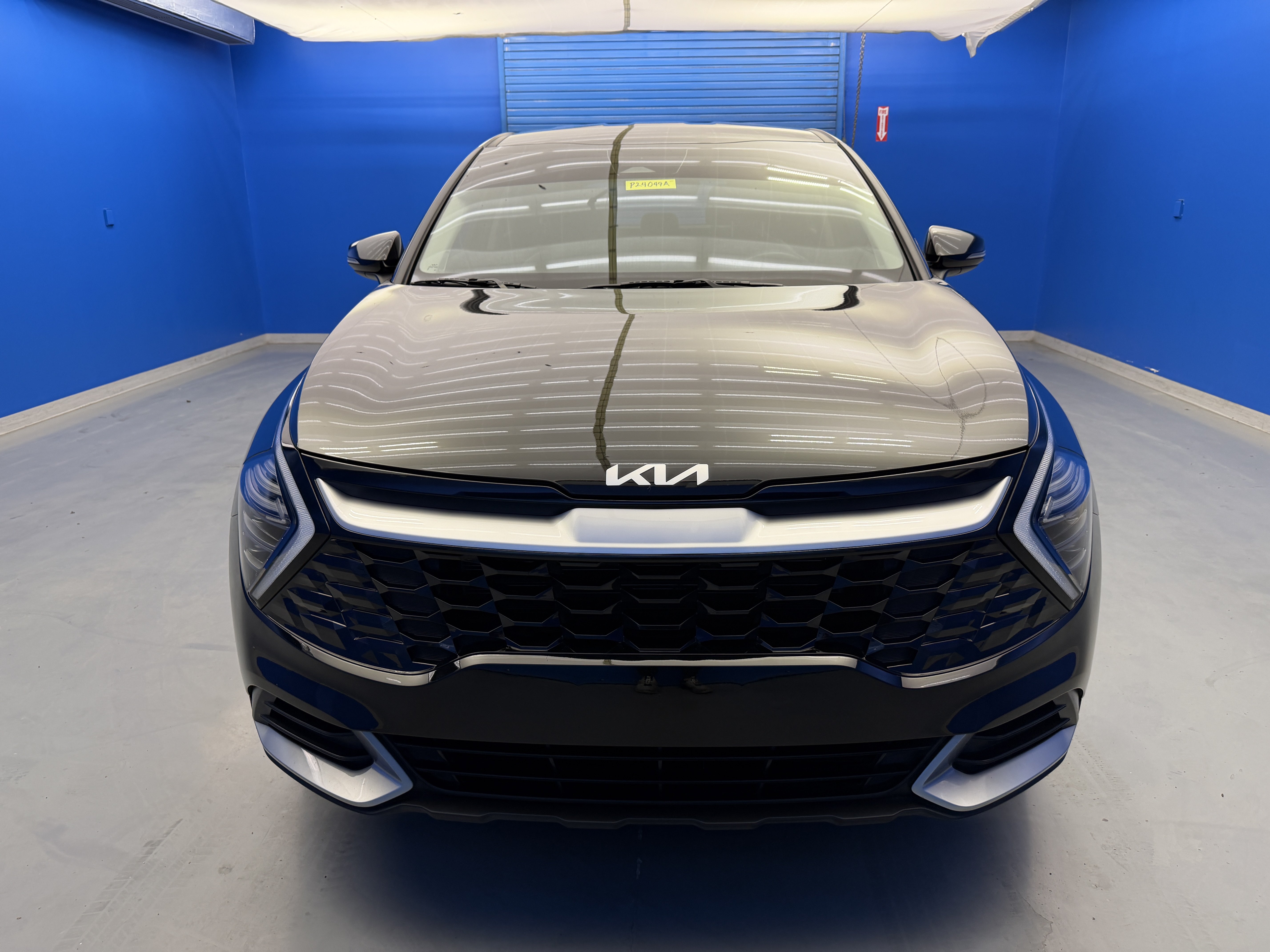 Used 2025 Kia Sportage EX FWD image 3