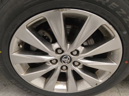 Used 2015 Toyota Camry XLE image 31