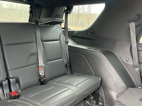 Used 2022 GMC Yukon SLT w/ SLT Premium Package image 9