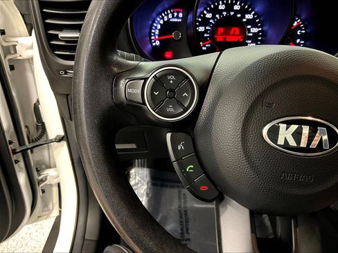 Used 2016 Kia Soul FWD image 11
