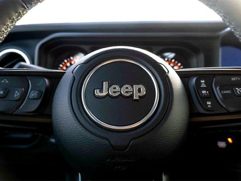 New 2025 Jeep Gladiator Sport image 11