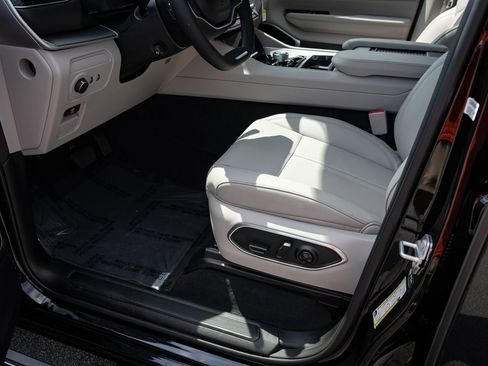 New 2026 Jeep Grand Wagoneer Limited w/ Premium Group II AWD/4WD image 32