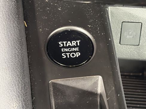 Used 2025 Nissan Kicks SR image 26