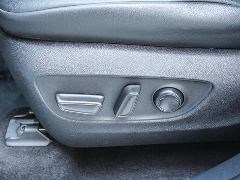 Used 2023 Toyota Highlander XLE FWD image 24
