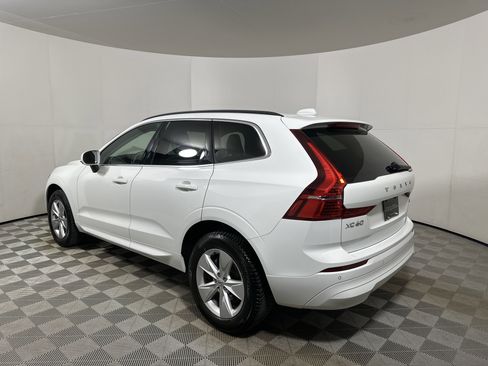 Used 2022 Volvo XC60 B5 Momentum image 5