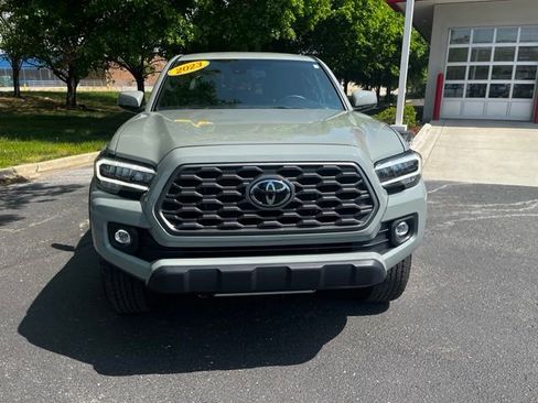 Used 2023 Toyota Tacoma TRD Off-Road AWD/4WD image 3