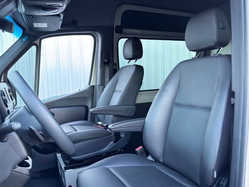 Used 2023 Mercedes-Benz Sprinter 2500 image 31