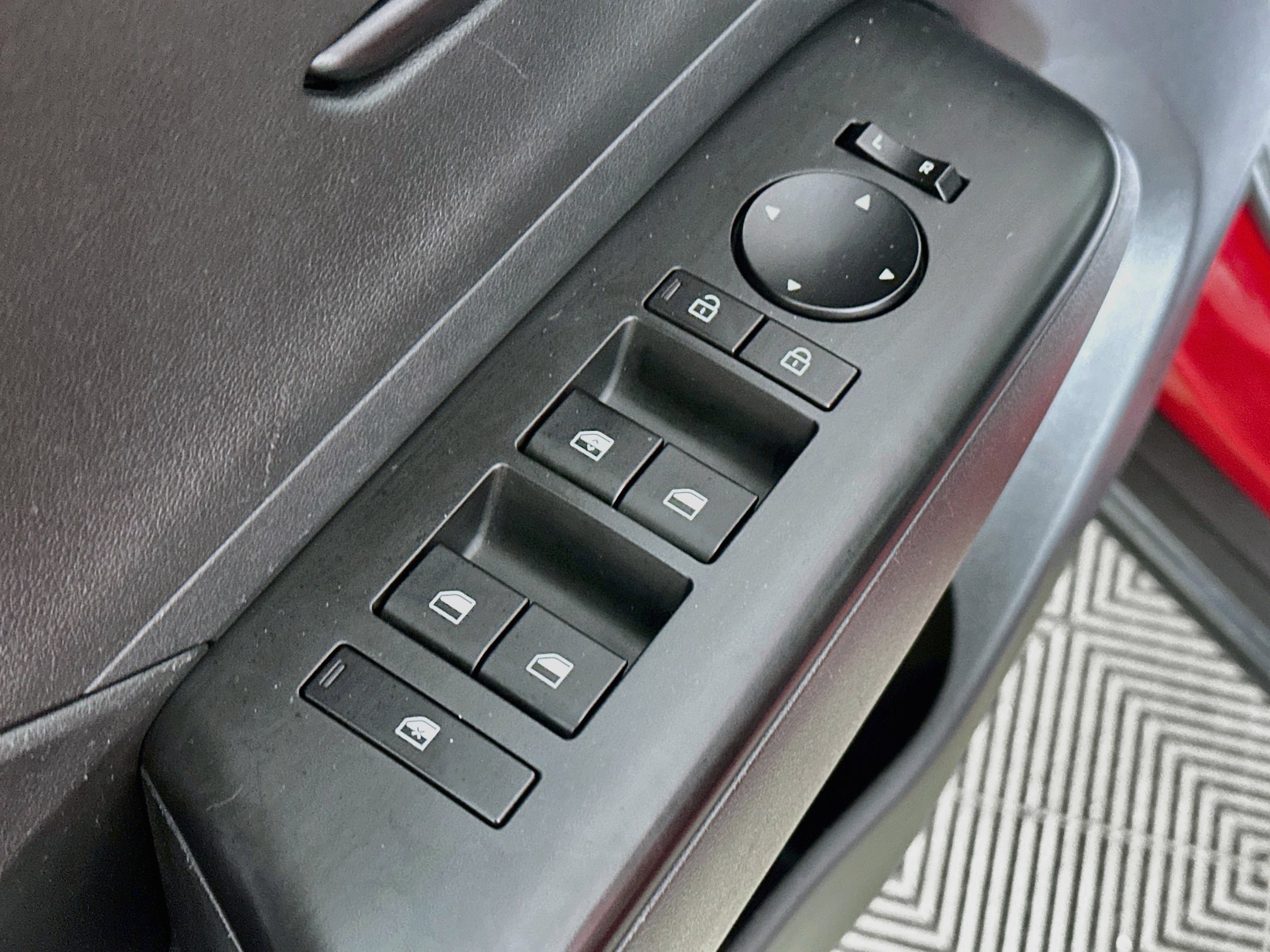 Certified 2025 Hyundai Kona SEL AWD/4WD image 18