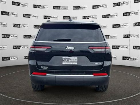 Certified 2025 Jeep Grand Cherokee L Laredo w/ Luxury Tech Group I RWD image 5