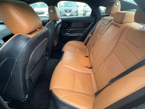 Used 2015 Jaguar XJ R image 15